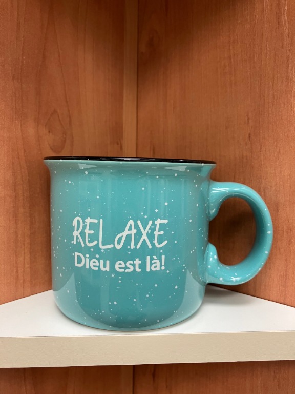 Tasse en céramique «Relaxe Dieu est là»