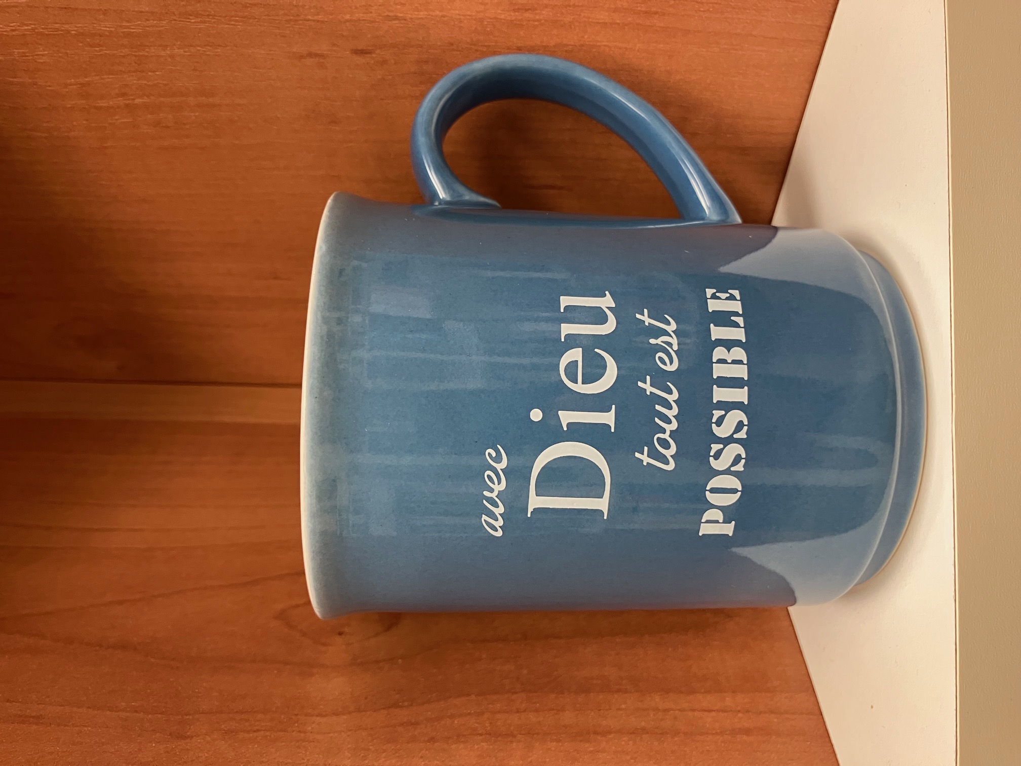 Tasse en céramique «Avec Dieu tout est possible»